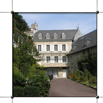 L'entrée de l'Accueil Notre-Dame de Bétharram · © stockli